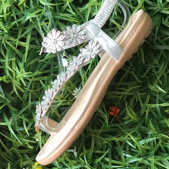VeranoRio Silver Flower Rhinestone Comfort Sandal - Picture 4 of 7